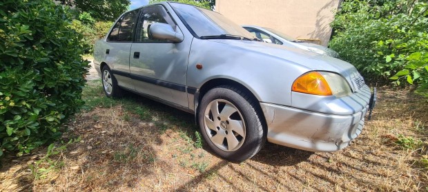 suzuki swift alufelni nyárigumival.