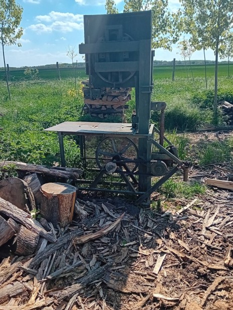 szalagfűrész traktor hajtású