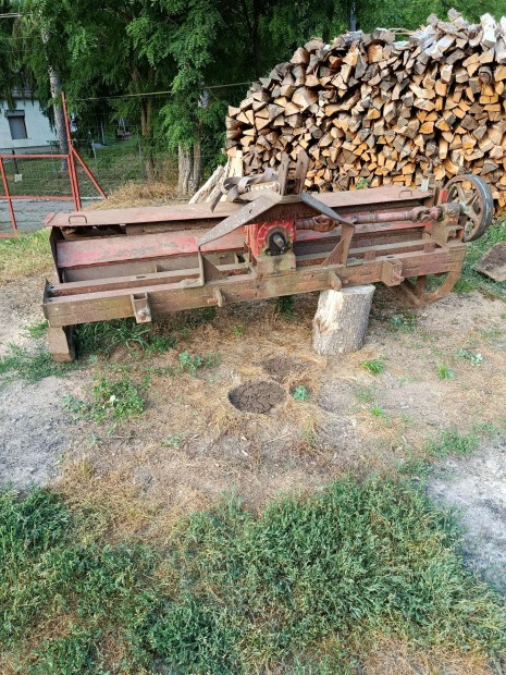 szárzúzó szártépő mulcsozo MTZ traktor zetor