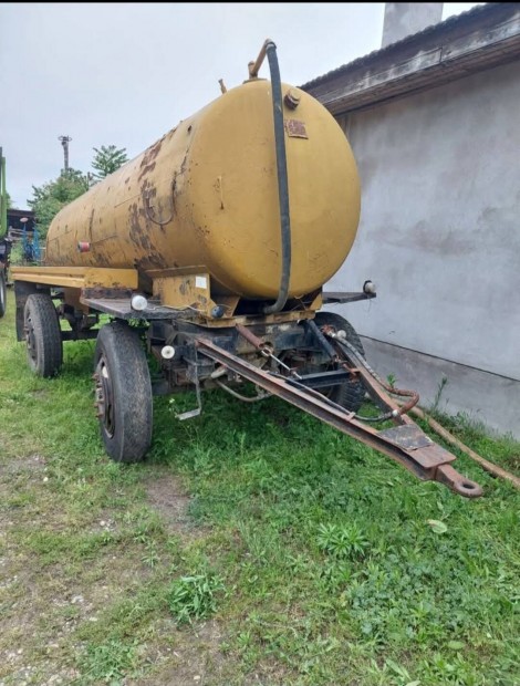 szippantó/vízszállító