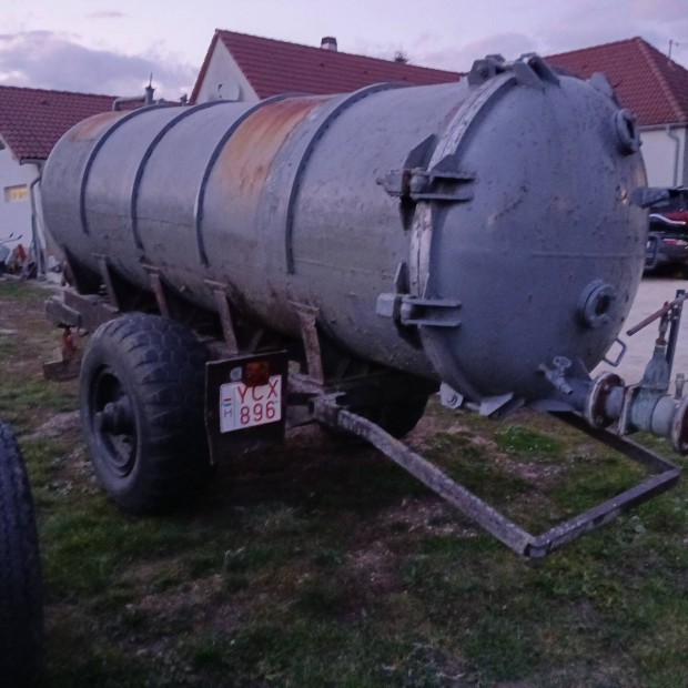 szippantós pótkocsi