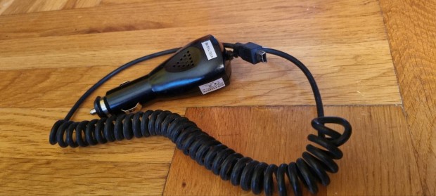 szivargyjt tlt mini usb csatlakozval 