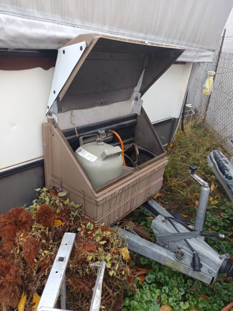 tjjelleg lakkocsi elad 