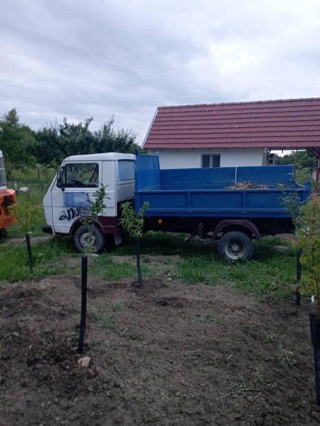 teherautó 3 rom oldalra billenős