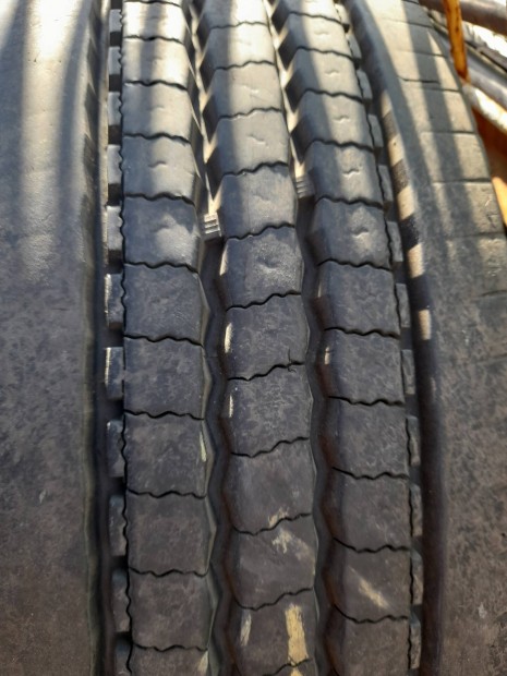 teherautó gumi 275/70 r22,5