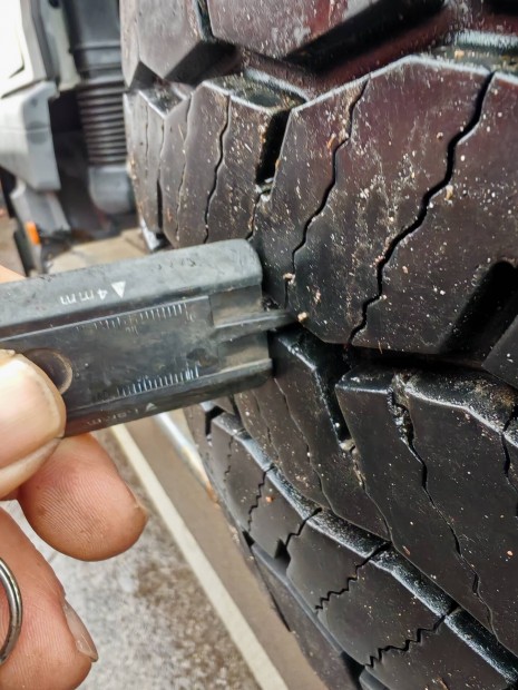 teheraut gumiabroncs 245/70/17.5