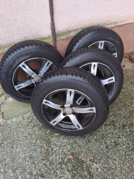 teligumi felnivel + nyari gumi egybe 50000