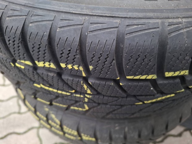 tligumi felnivel elad