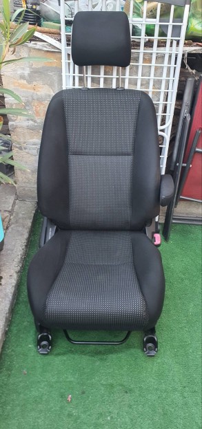 toyota corolla verso jobb elso ules