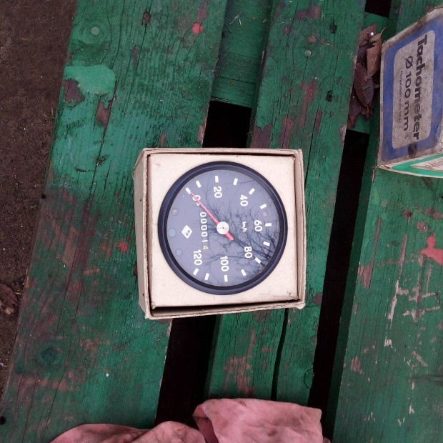 trabant uj alkatresz