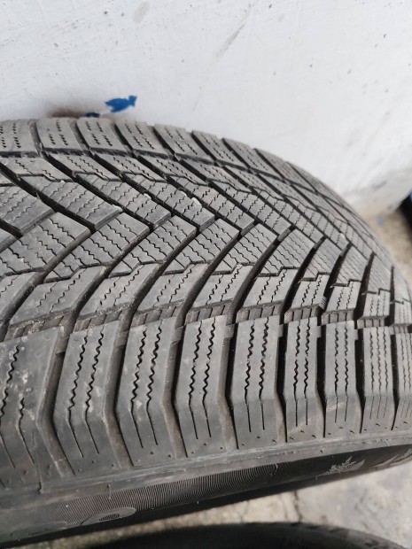 tracmax 205/60r16 XL téli gumi 2db , egy pár