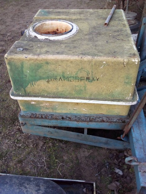 traktor permetezo