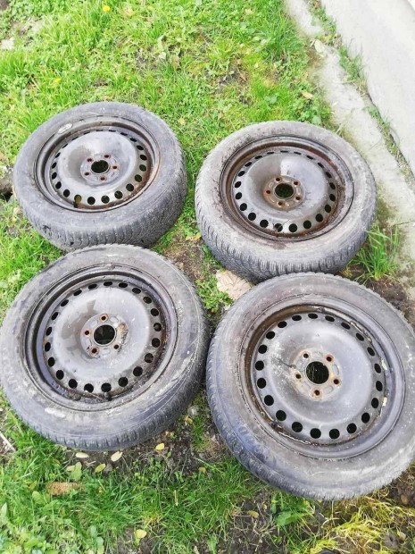 dv! Elad Ford mondeo acl felni teligumikal!! 