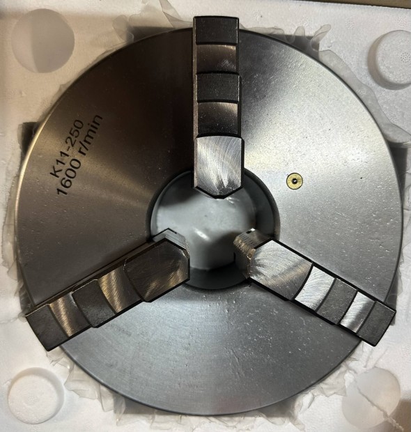 új 250 mm-es 3 pofás eszterga tokmány