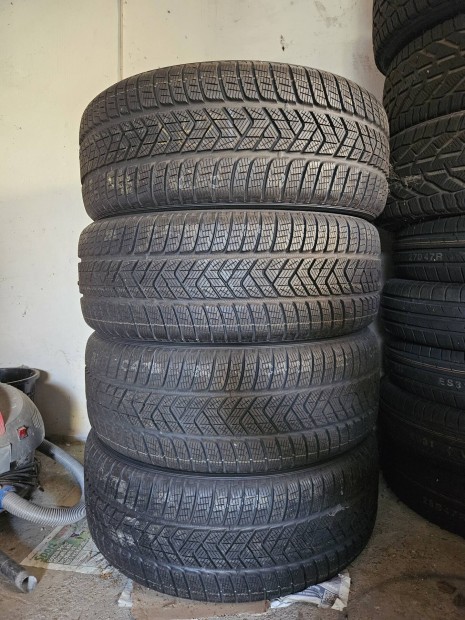 j 275/55R19 Pirelli Scorpion winter tli gumi garnitra 