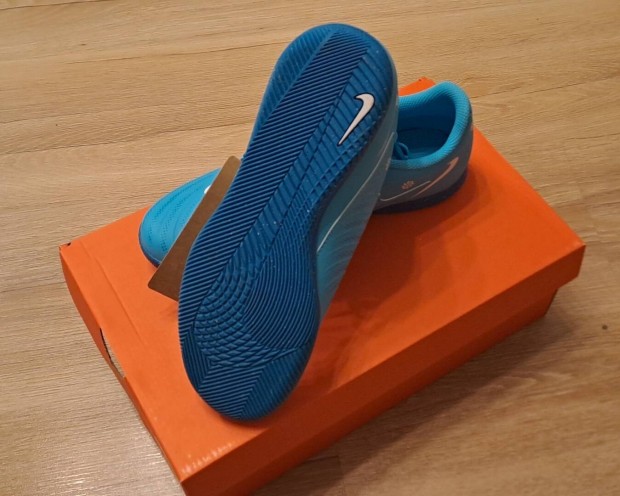 új Nike phantom foci cipő 39