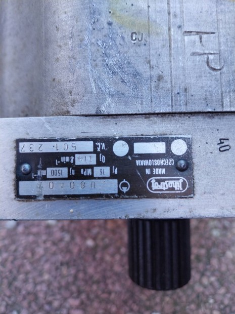 ujj hidraulikaszivattyu bord�s tengelyel k