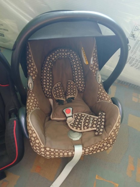 újszerű Maxy Cosy, Ferrari babahordozó