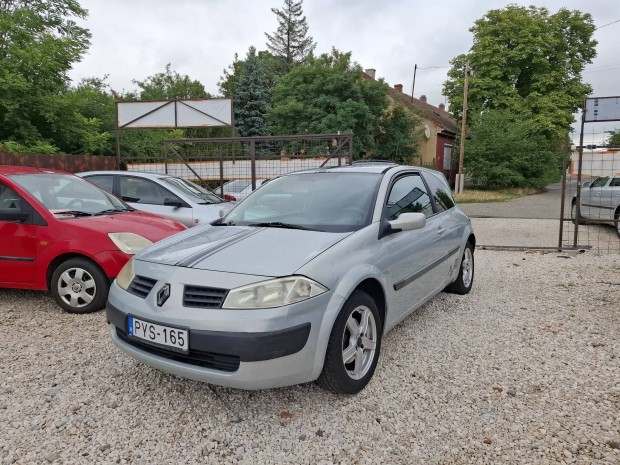 újszerű renault megane 1.6 benzin!