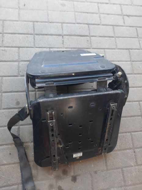 �l�s kistraktorra munkag�pre