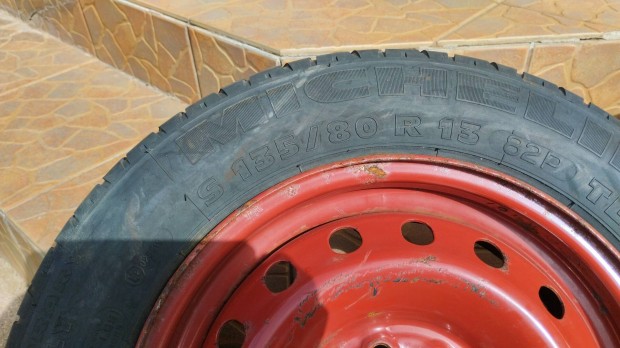 ut�nfut� p�tkocsi ker�k kerekek fiat