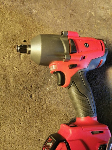 �tvecsavaroz� akkus 1300NM