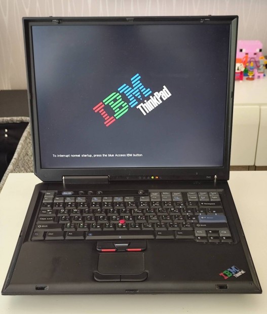 vintage IBM Thinkpad R40 type 2722 laptop