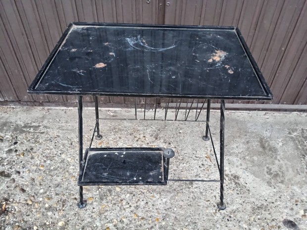 vintage k�zm�ves kov�csoltvas asztal 