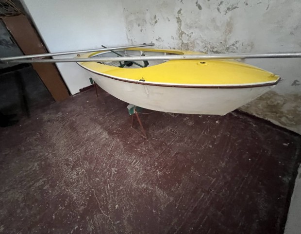 vitorl�s haj� m�rete ~310x110 cm,  j� �llapot�