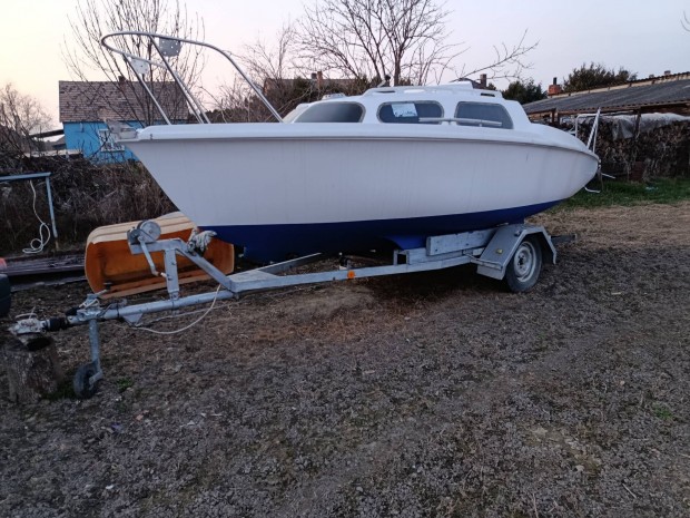 vitorl�s haj� t�ra haj� motorcs�nak lak� haj� 