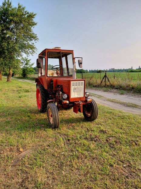 vlagyimirec t25 mtz piros rendszámos eladó