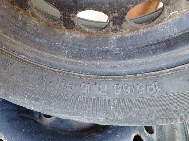 volkswagen golf lemezfelni 15" +195/65/15 vredestein téli DOT17 5mm