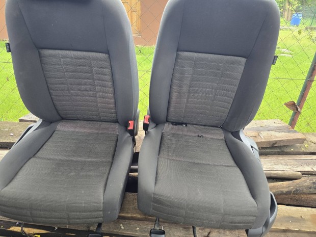 vw Golf V Plus biztonsági öv befógadó