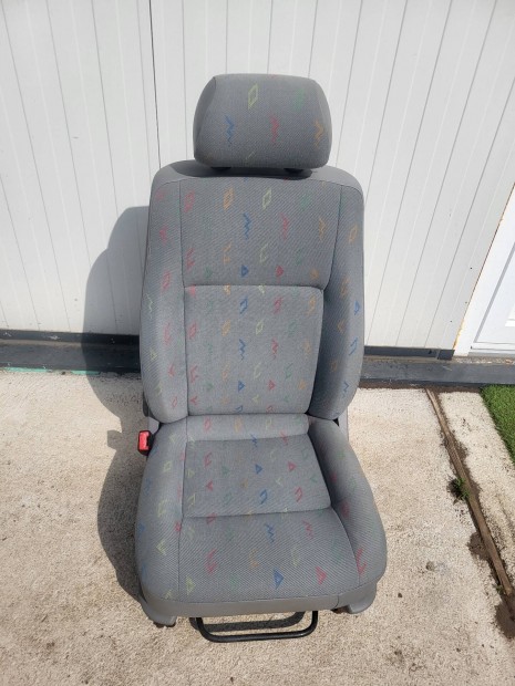 vw tarnsporter t5 bal első vezető ülés inca mintás