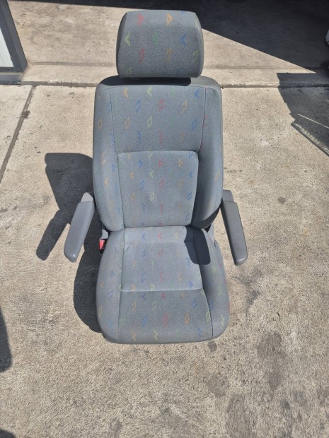 vw transporter t5 caravelle bal első karfás könyöklős ülés