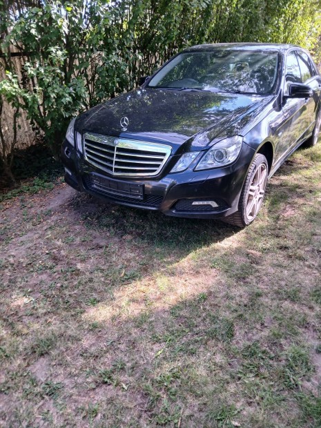 w212  Mercedes  alkatrszek 