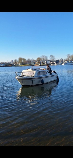 waterland 600 -as hajó, 15 le-s diesel motorral