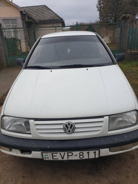 wolsvagen vento 1.9 TDI alkatrsznek!