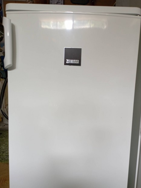 zanussi hűtőszekrény kis fagyasztóval 210literes