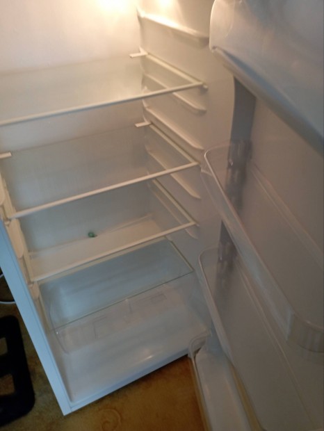 zanussi kombinált hűtőszekrény felülfagyasztós 260 literes