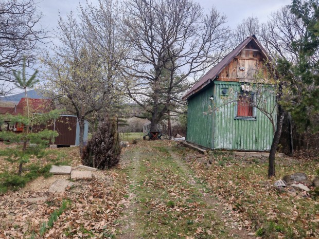 z�rtkerti telek Gy�ngy�starj�n