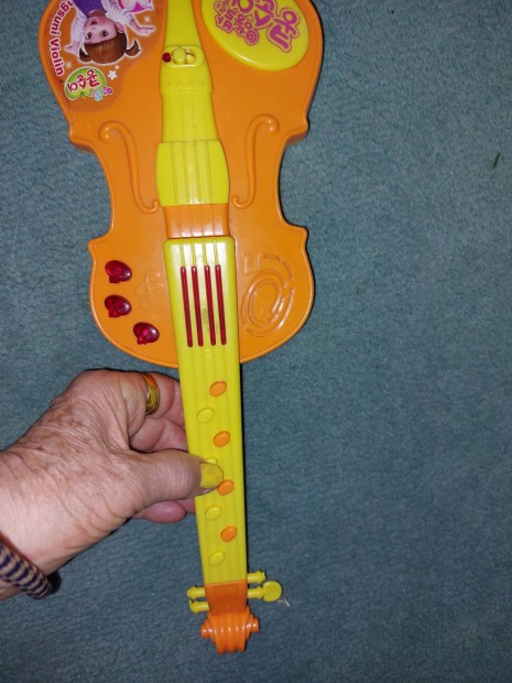 zenelő játék gitár elemes