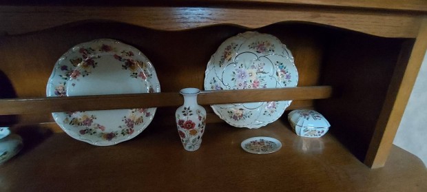 zsolnay pillangós porcelán gyüjtemény 80as évek szekrénnyel