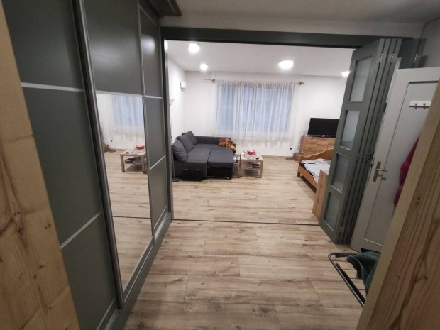 zugl� kiad� lak�s flat for rent