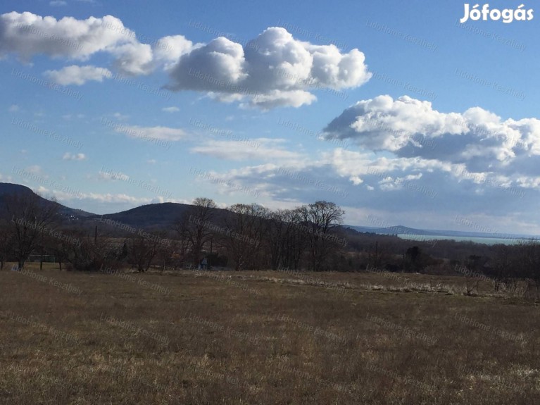 Balatoni részpanorámás telek eladó Balatonedericsen