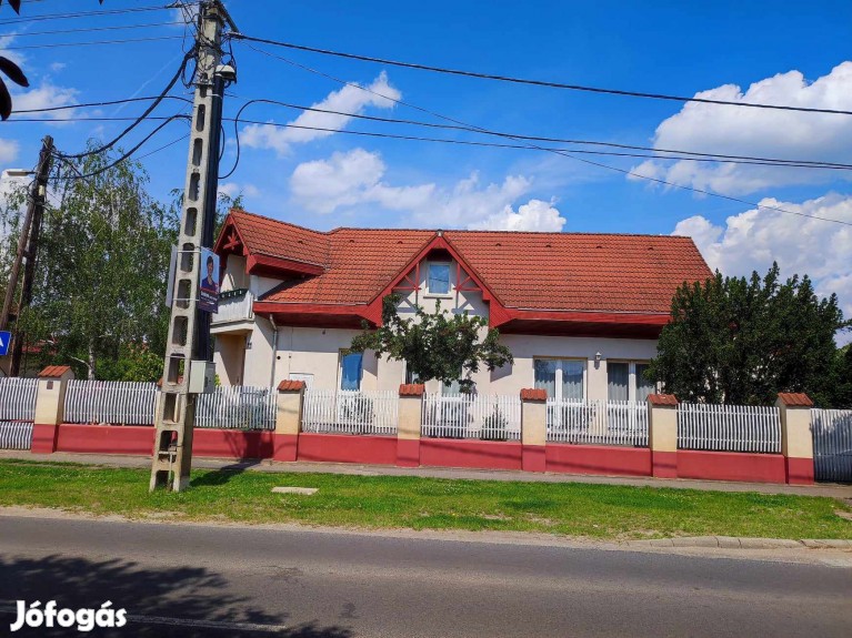 Debrecen Szabadság telep, Létai u 160 m2 családi ház 4 szoba+nappali,