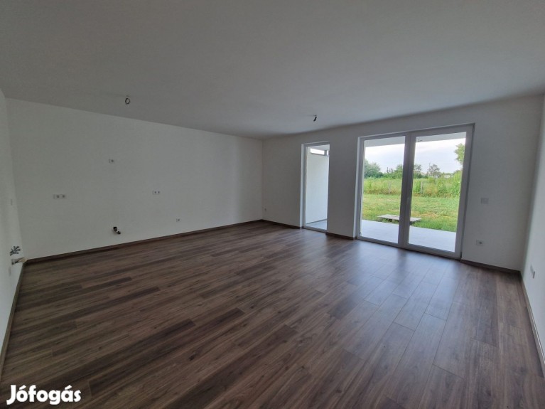 Debrecen, HATVAN UTCAI kertben, MODERN, 118 m2-es, sorház, SAJÁT