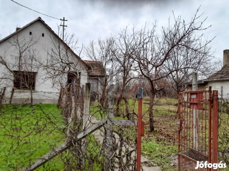 Decsi eladó vegyesfalazatú családi ház