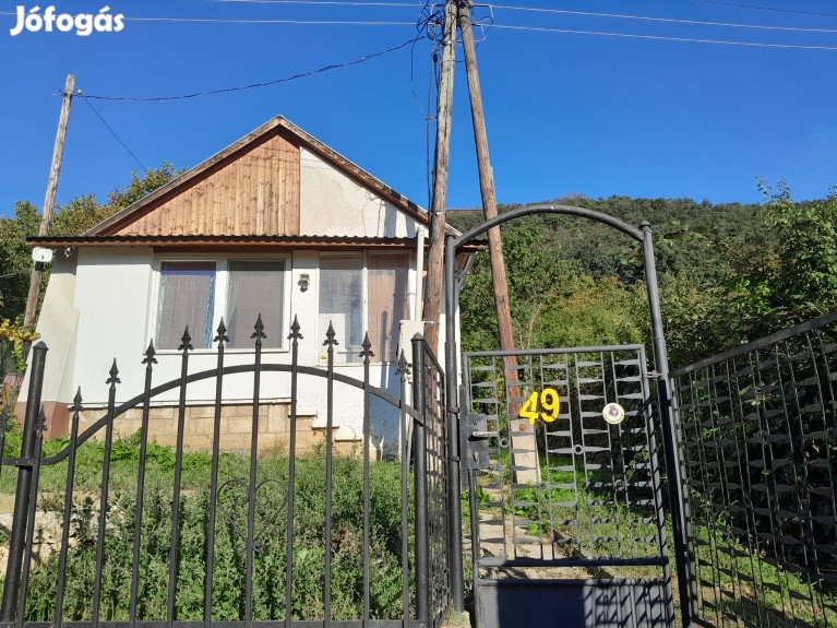 Eladó egy panorámás zártkert a Turul-oldalban, Tatabányán!