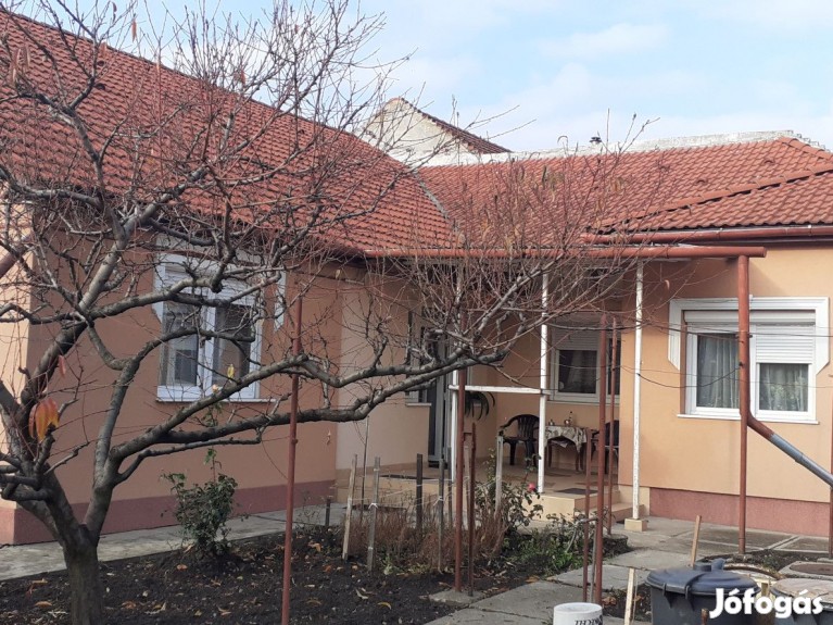 Miskolcon,a Martin-kertvárosban jó állapotú családi ház eladó